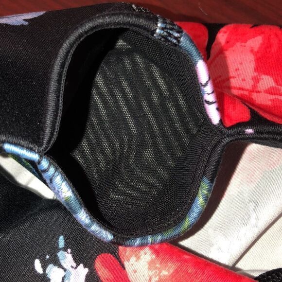 VS XL Essential Pocket Hi-Rise Crop Black Red Blue Pocket Legging - Picture 9 of 12